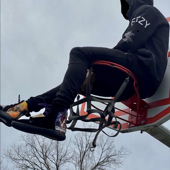 Custom Kobe x Gigi yeezy 750 - Picture 4 of 4